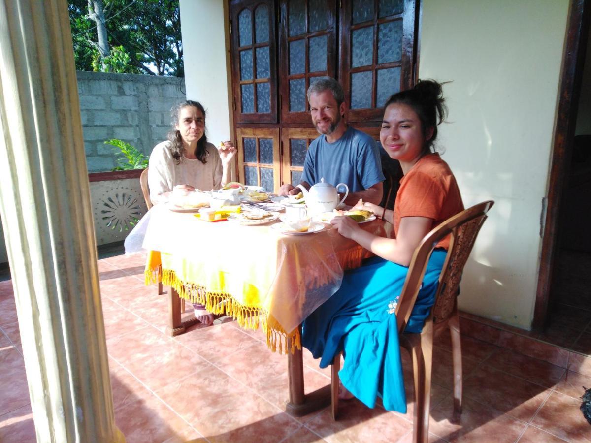 Arani Homestay Polonnaruwa Buitenkant foto